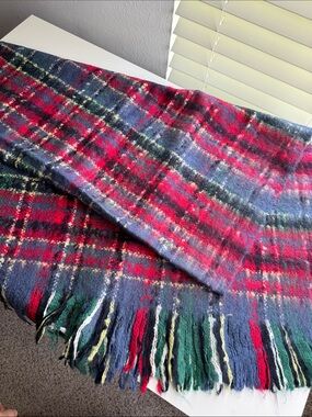 UO Cozy Plaid Fringe Blanket Scarf - Red, Navy & Green
